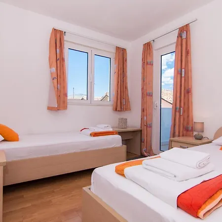 Jadran 2 Трогир