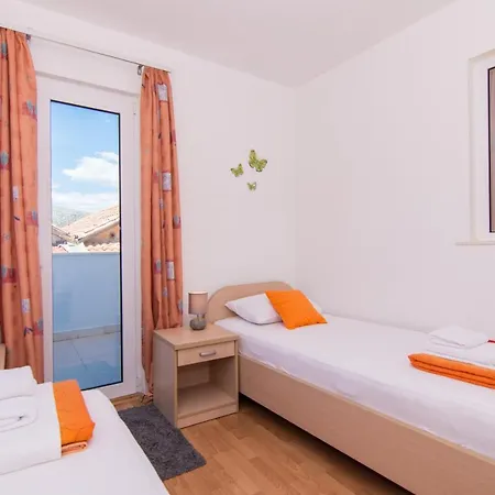 Jadran 2 * Трогир