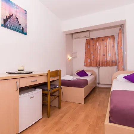Гостевой дом Jadran 2 *