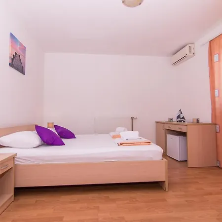 Jadran 2 Гостевой дом Трогир