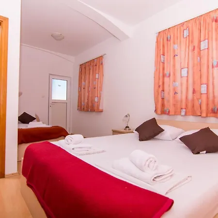 Guest house Jadran 2 *