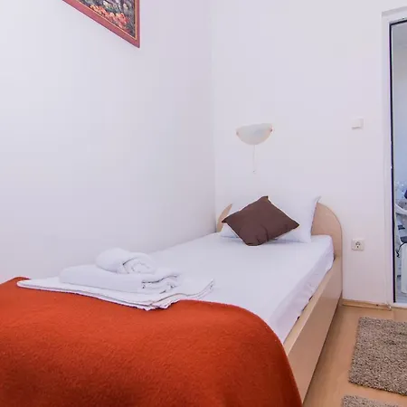 Jadran 2 * Трогир
