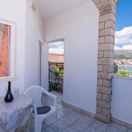 Jadran 2 Гостевой дом Трогир