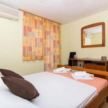 Jadran 2 * Трогир