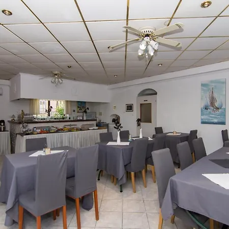 Jadran 2 Трогир